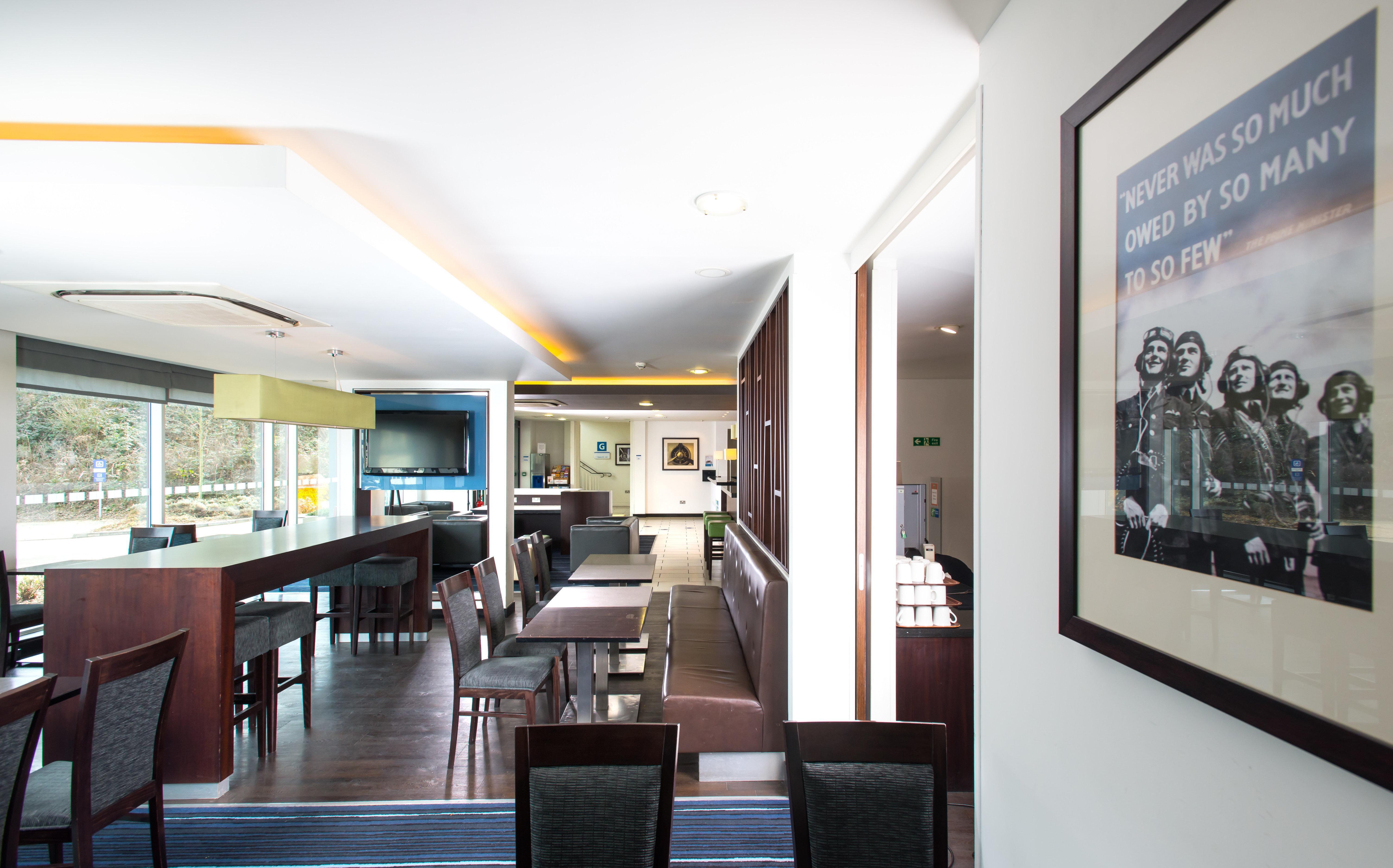 Holiday Inn Express Cambridge Duxford M11 Jct 10 By Ihg Exterior foto