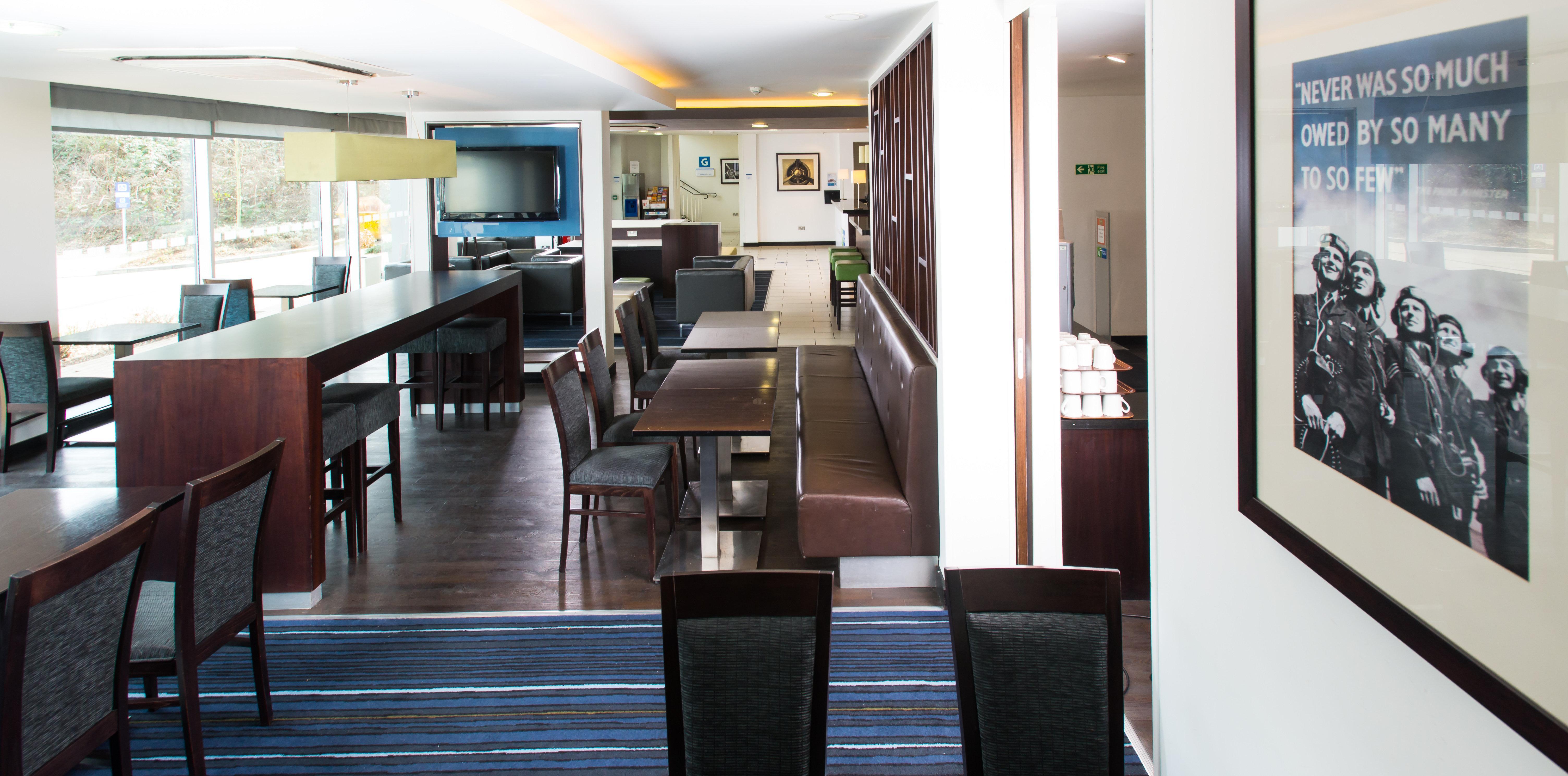Holiday Inn Express Cambridge Duxford M11 Jct 10 By Ihg Exterior foto