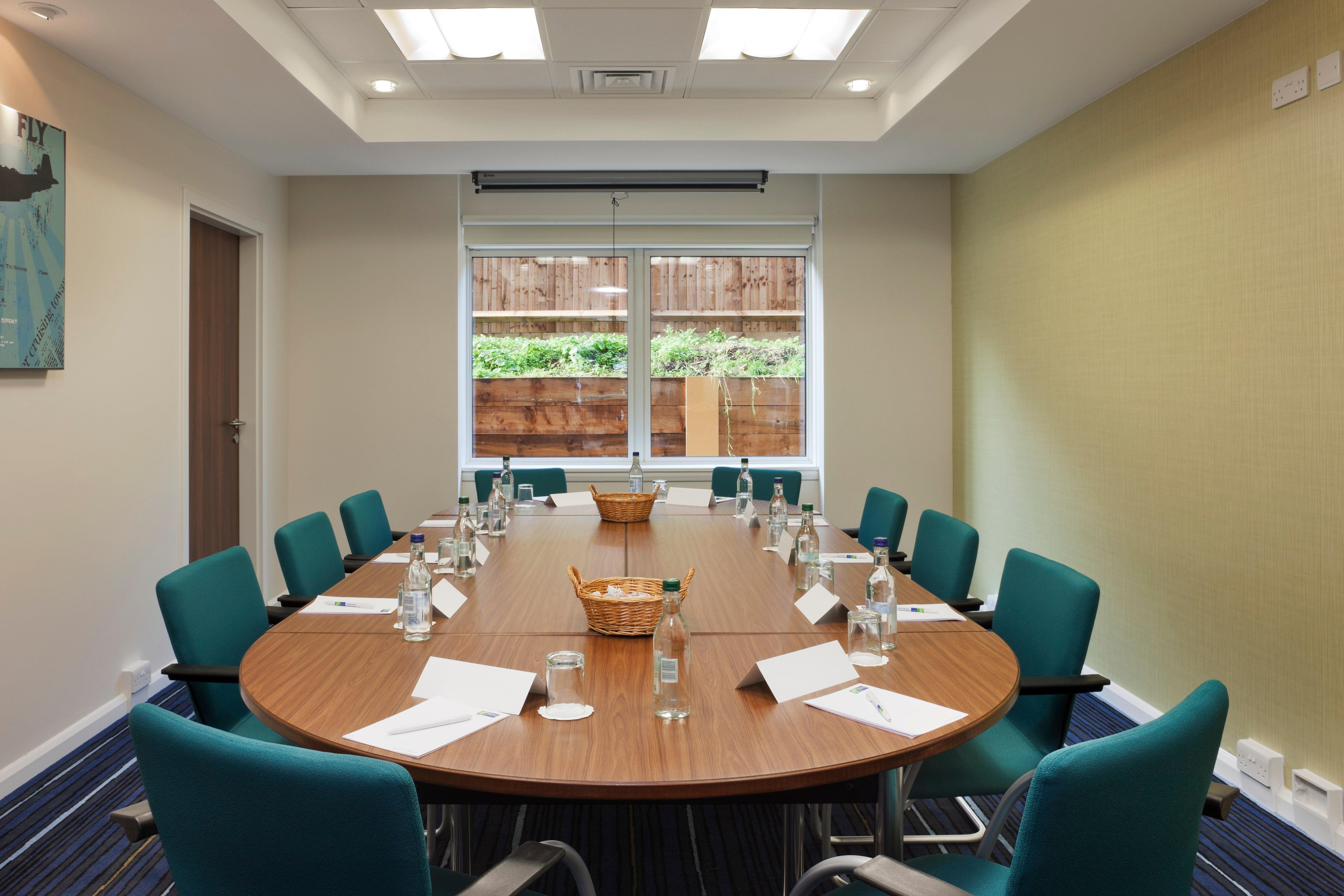 Holiday Inn Express Cambridge Duxford M11 Jct 10 By Ihg Exterior foto