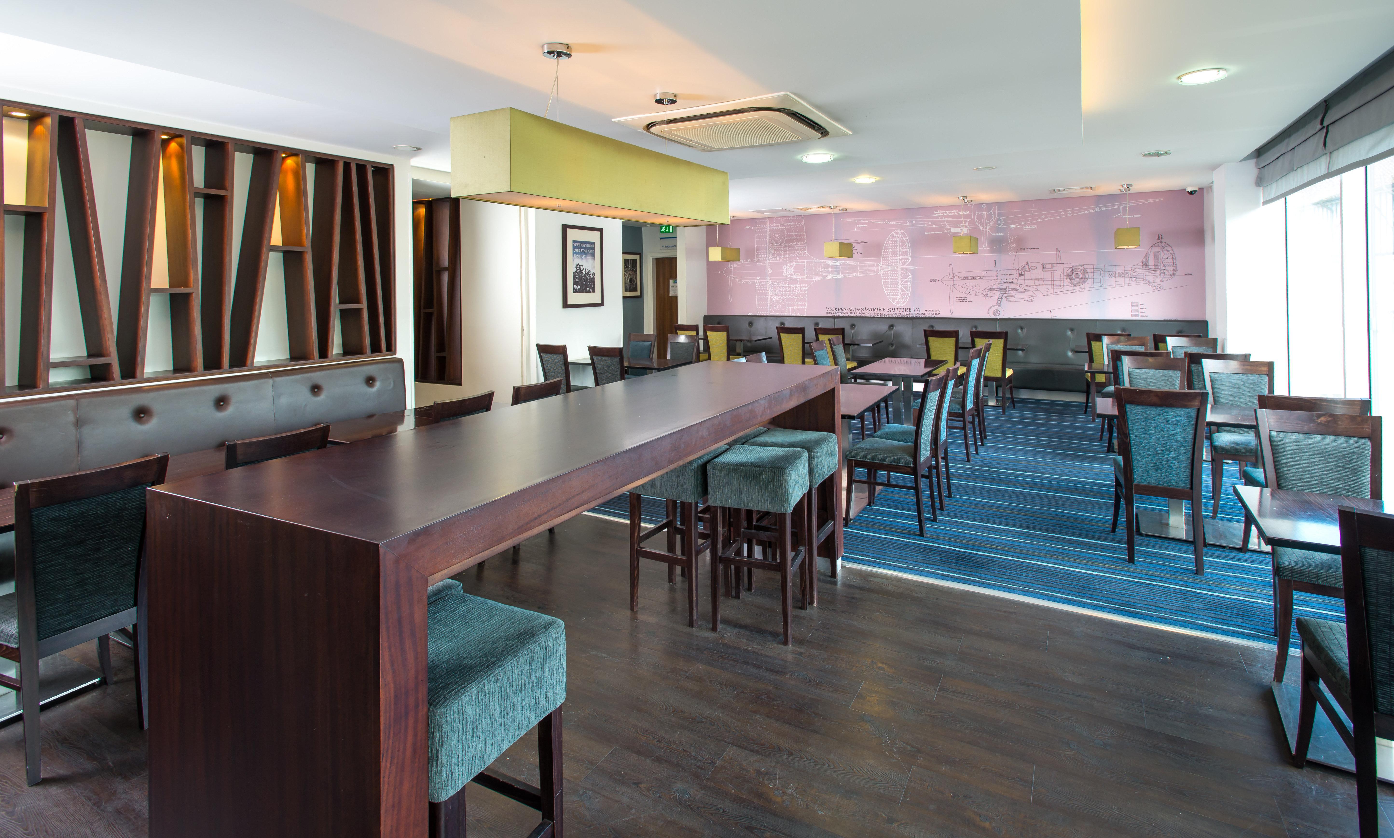 Holiday Inn Express Cambridge Duxford M11 Jct 10 By Ihg Exterior foto