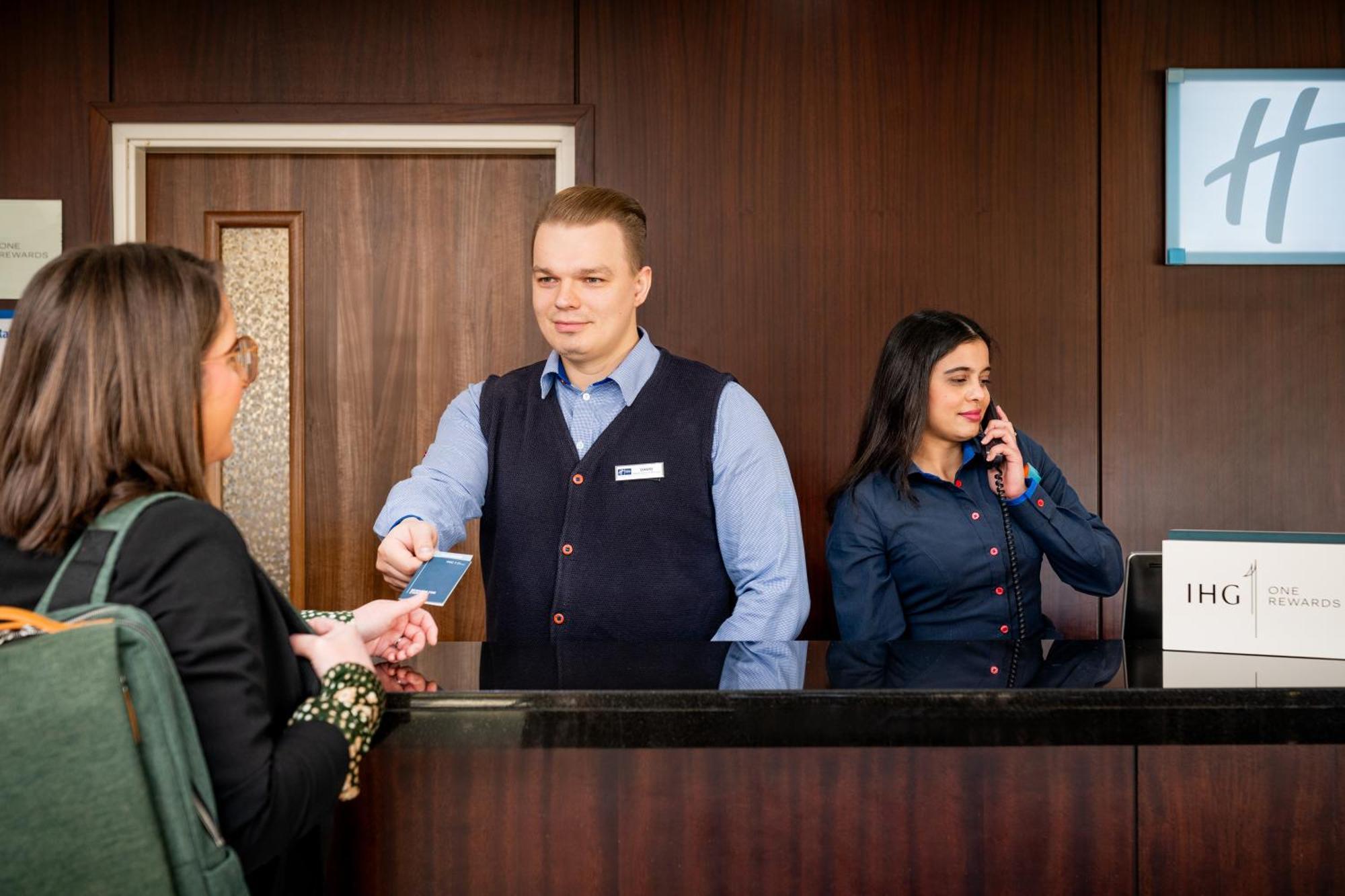 Holiday Inn Express Cambridge Duxford M11 Jct 10 By Ihg Exterior foto