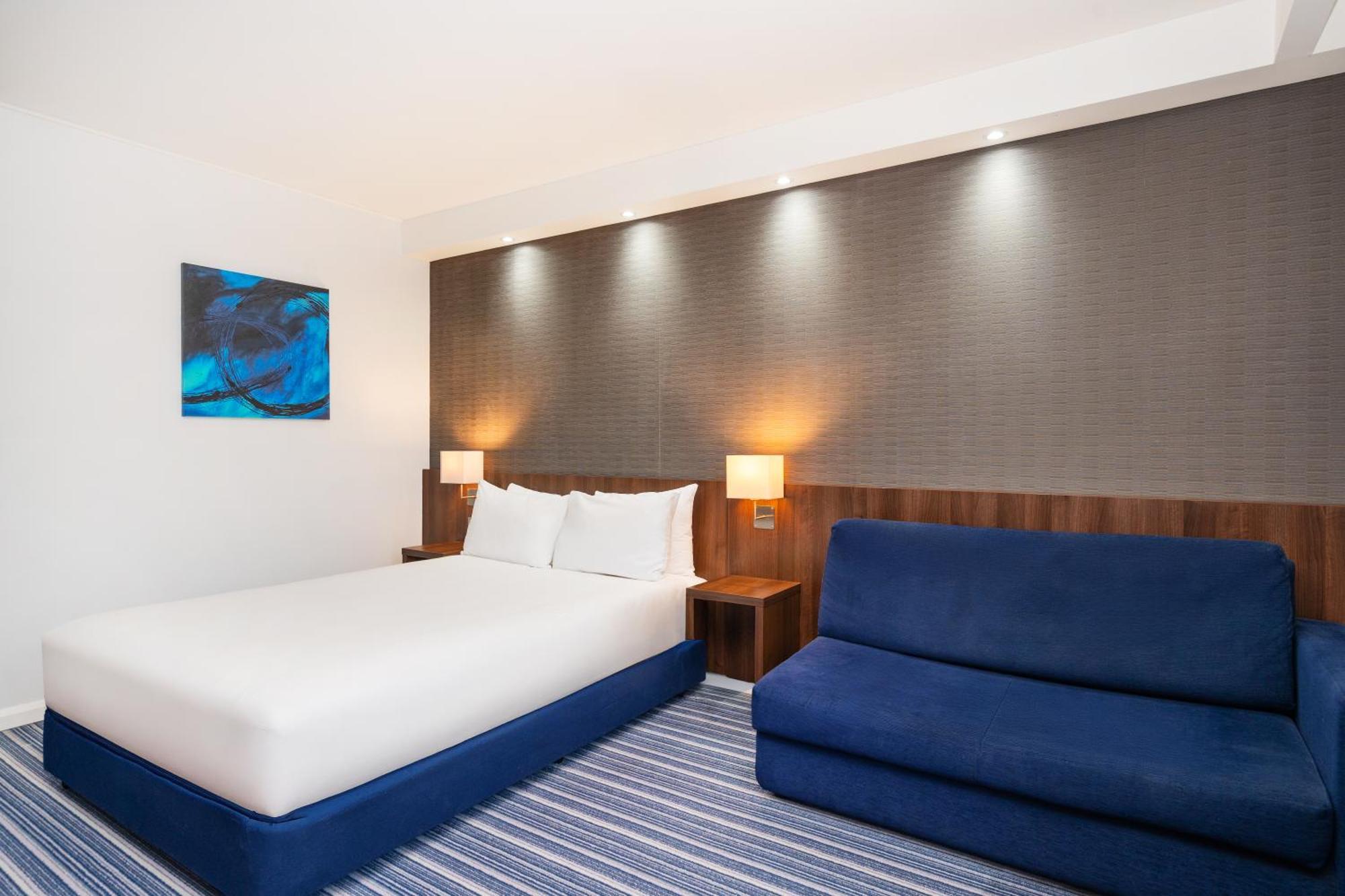 Holiday Inn Express Cambridge Duxford M11 Jct 10 By Ihg Exterior foto