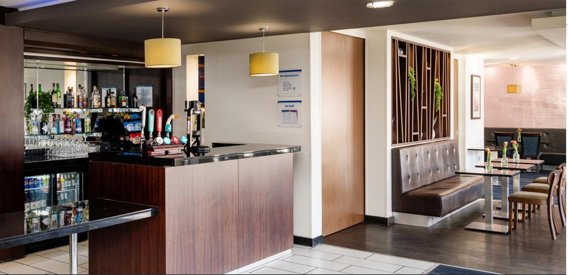 Holiday Inn Express Cambridge Duxford M11 Jct 10 By Ihg Exterior foto