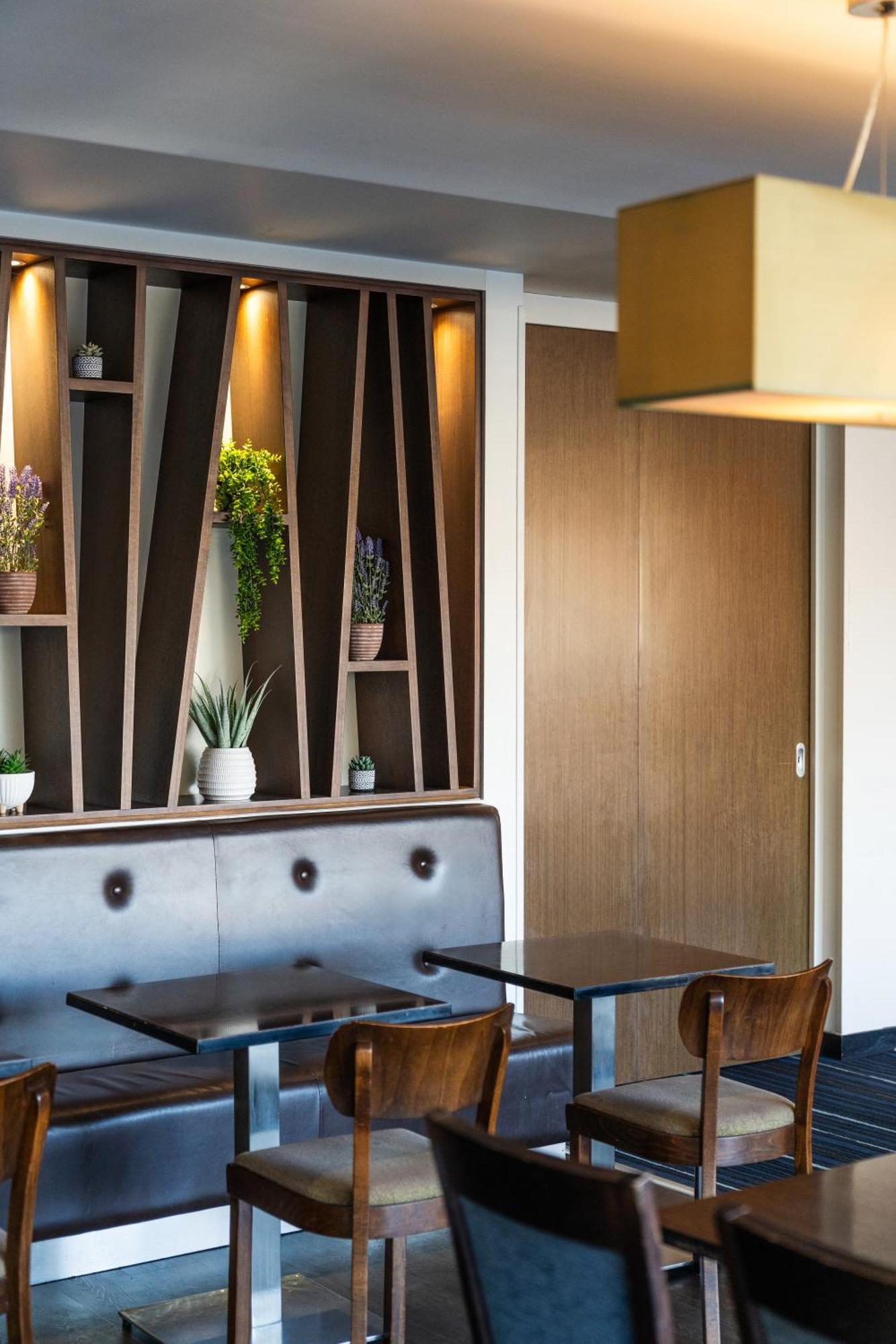 Holiday Inn Express Cambridge Duxford M11 Jct 10 By Ihg Exterior foto
