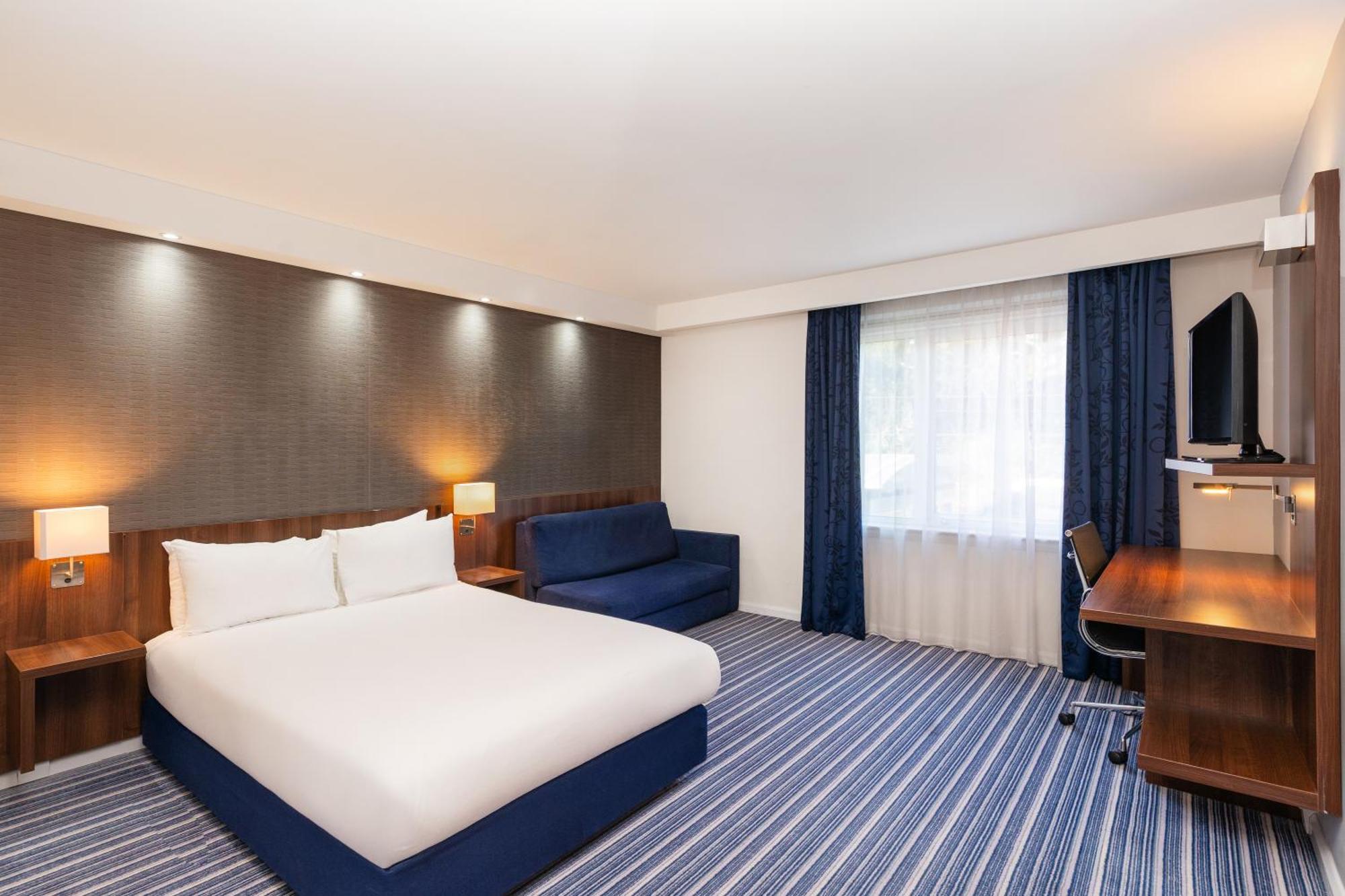 Holiday Inn Express Cambridge Duxford M11 Jct 10 By Ihg Exterior foto