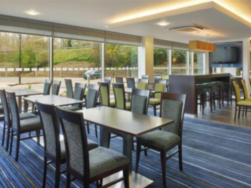Holiday Inn Express Cambridge Duxford M11 Jct 10 By Ihg Exterior foto