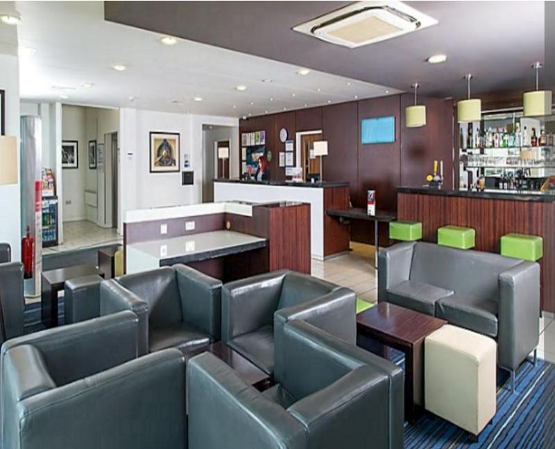 Holiday Inn Express Cambridge Duxford M11 Jct 10 By Ihg Exterior foto