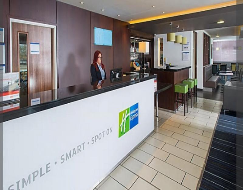 Holiday Inn Express Cambridge Duxford M11 Jct 10 By Ihg Exterior foto